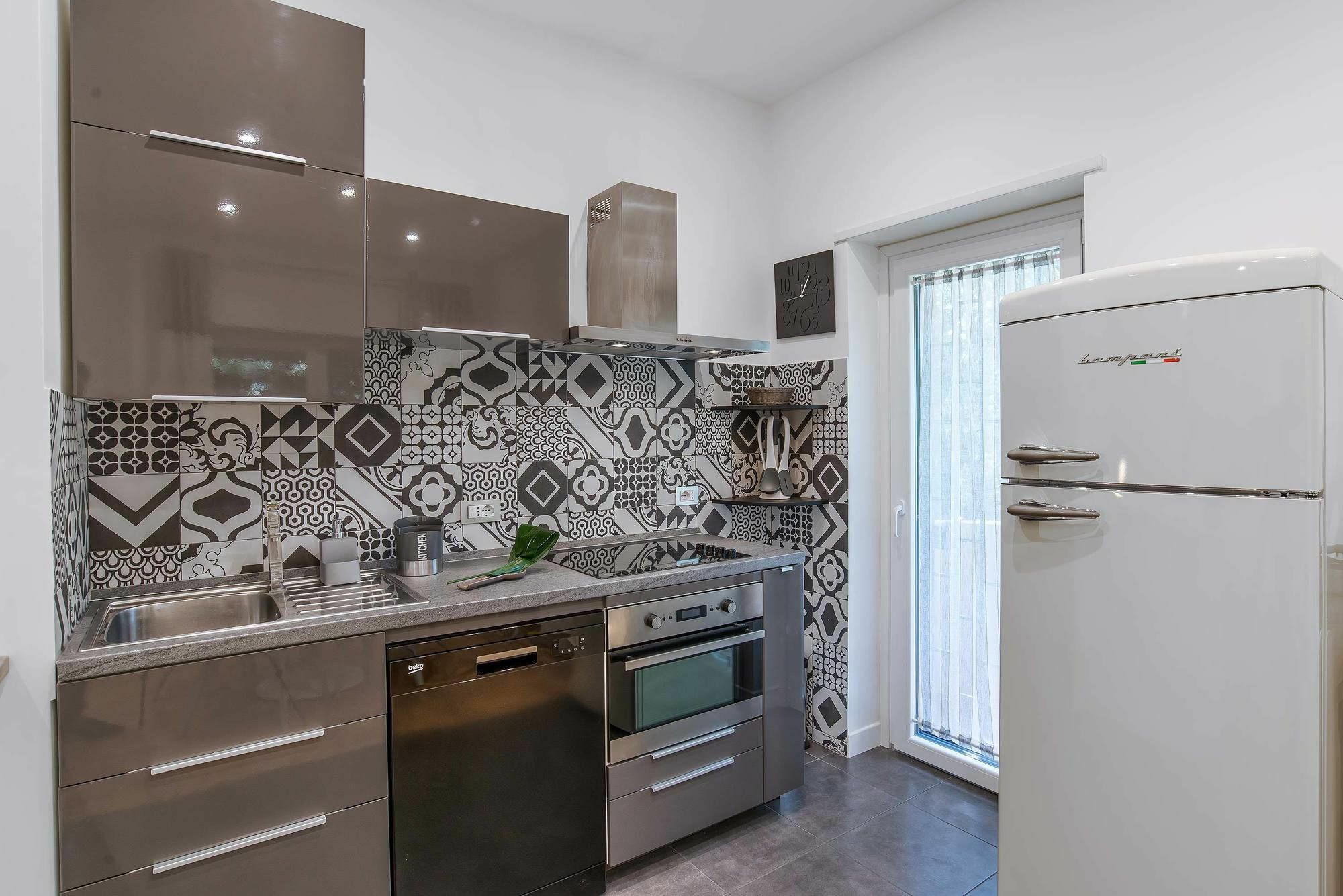 เรซิเดนซา ปัมฟิลี โรม Apartment ภายนอก รูปภาพ